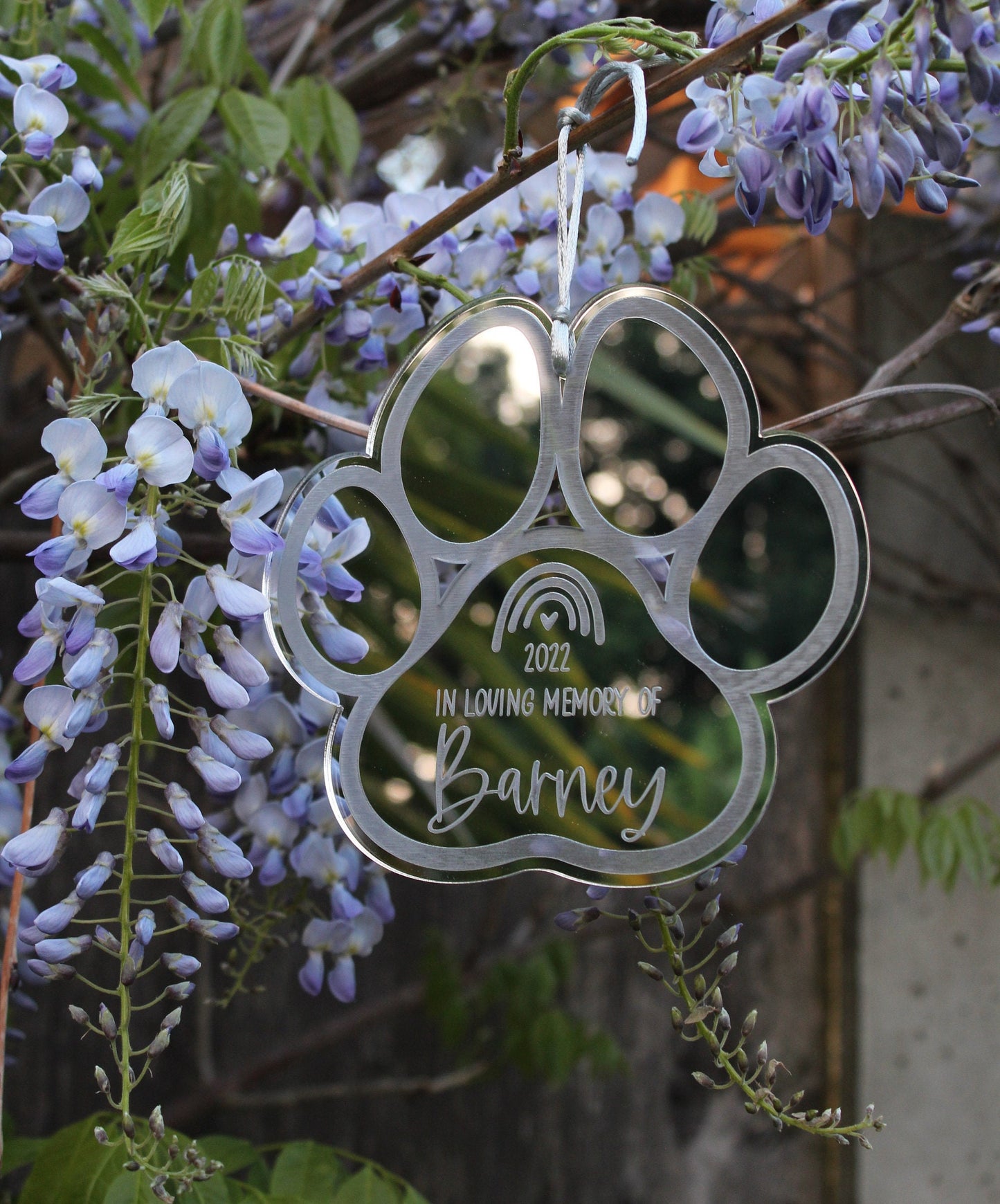 Outdoor paw garden memorial plaque