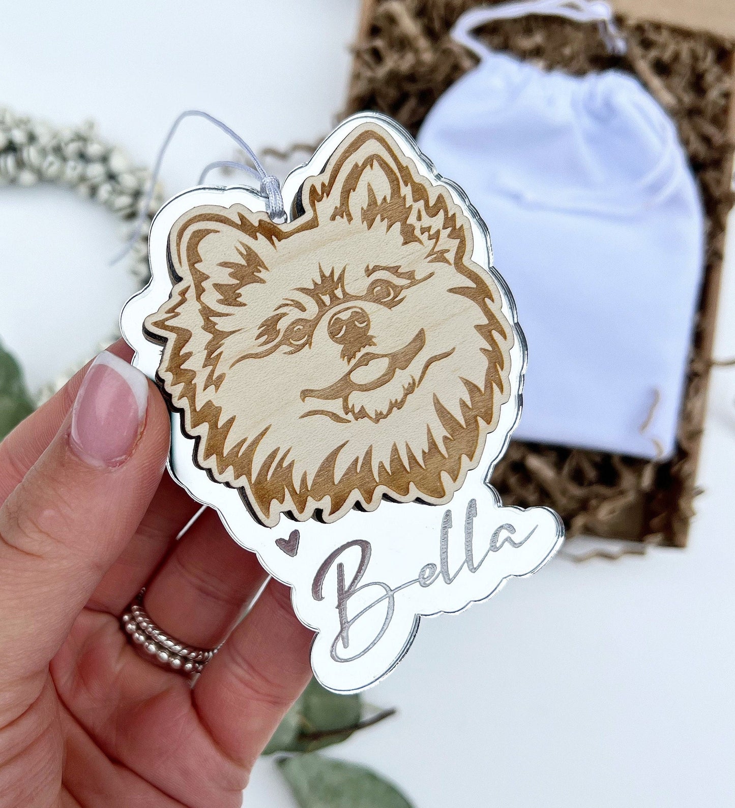 Pomeranian dog ornament